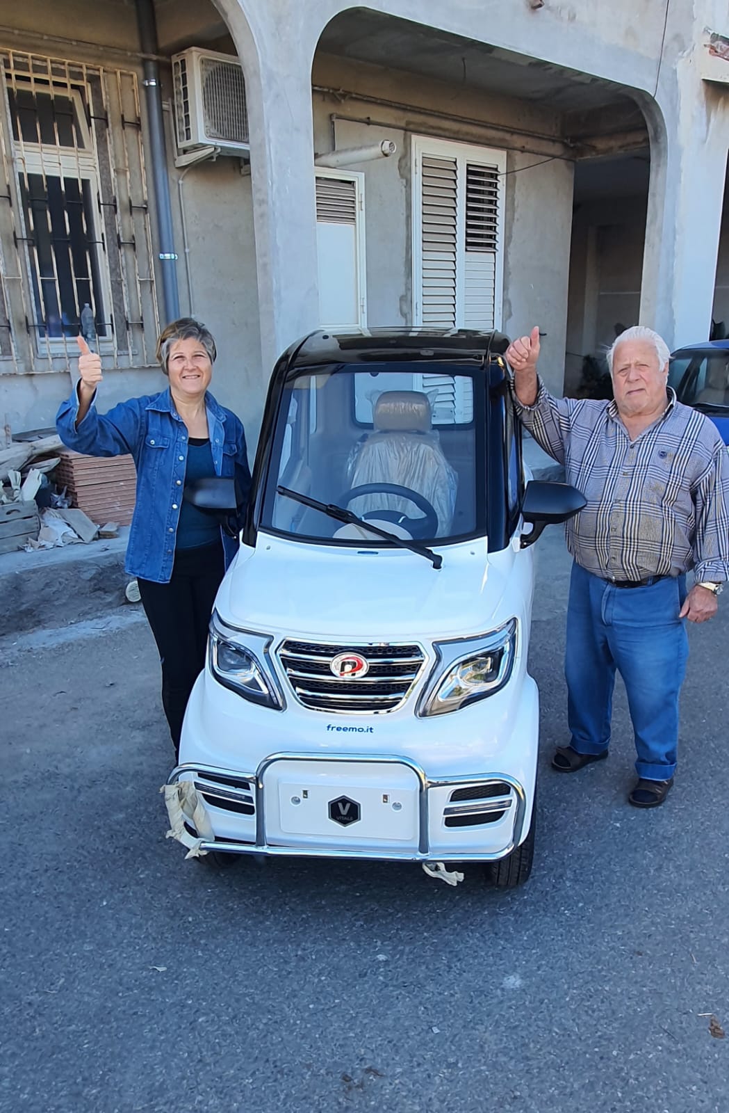 Scooter Scirocco cabinato mini car senza patente - immagine 2