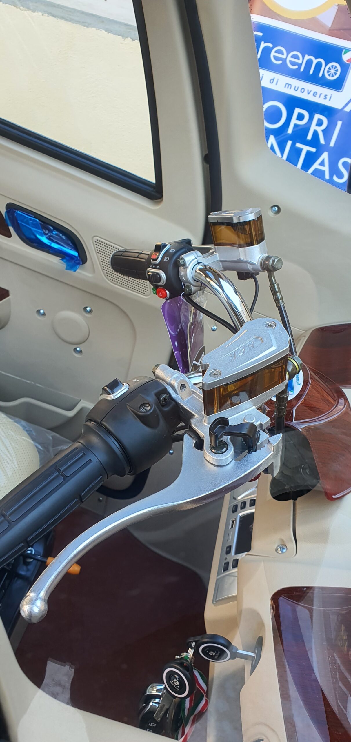 Scooter Scirocco cabinato mini car senza patente - immagine 45