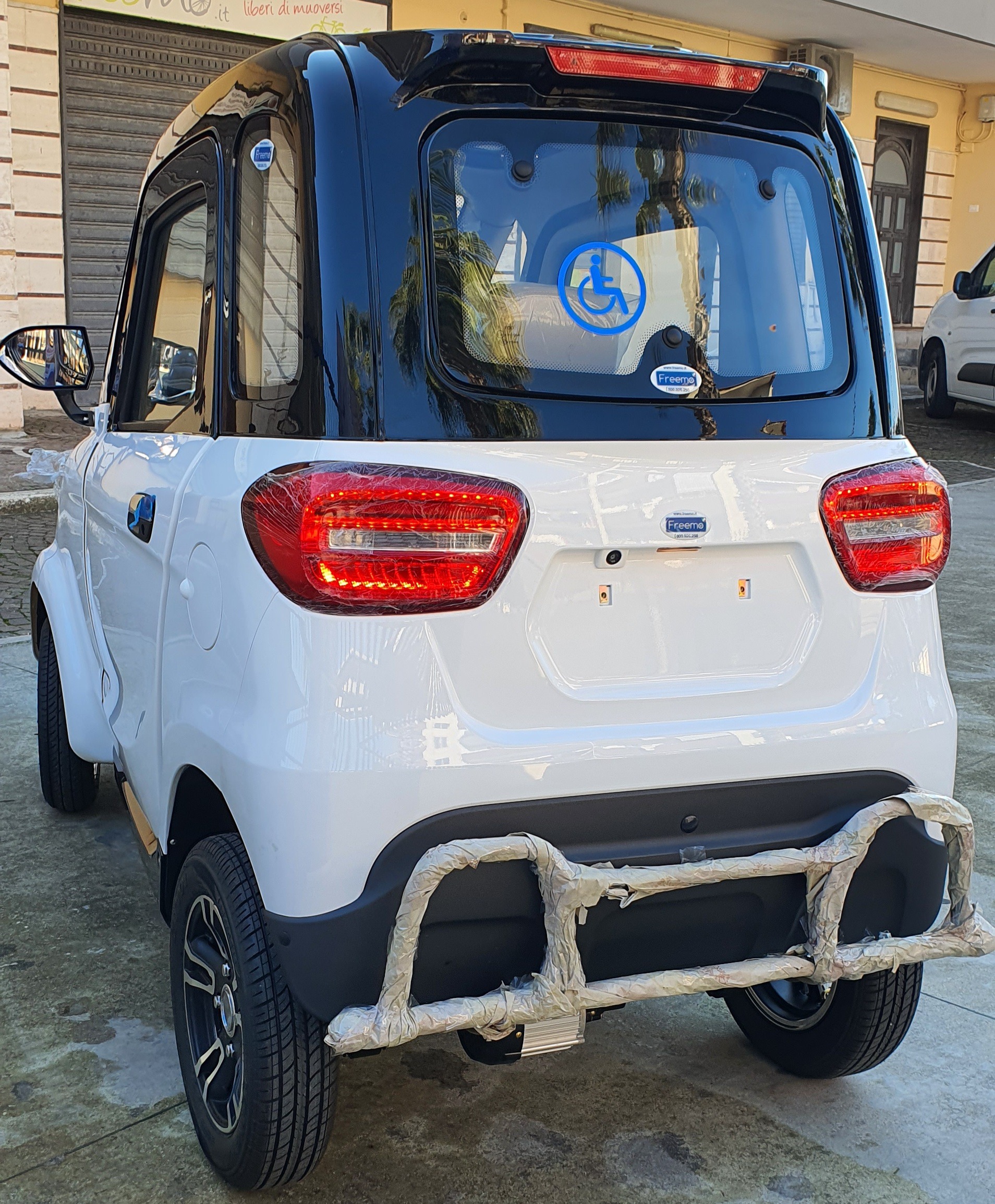 Scooter Scirocco cabinato mini car senza patente - immagine 39