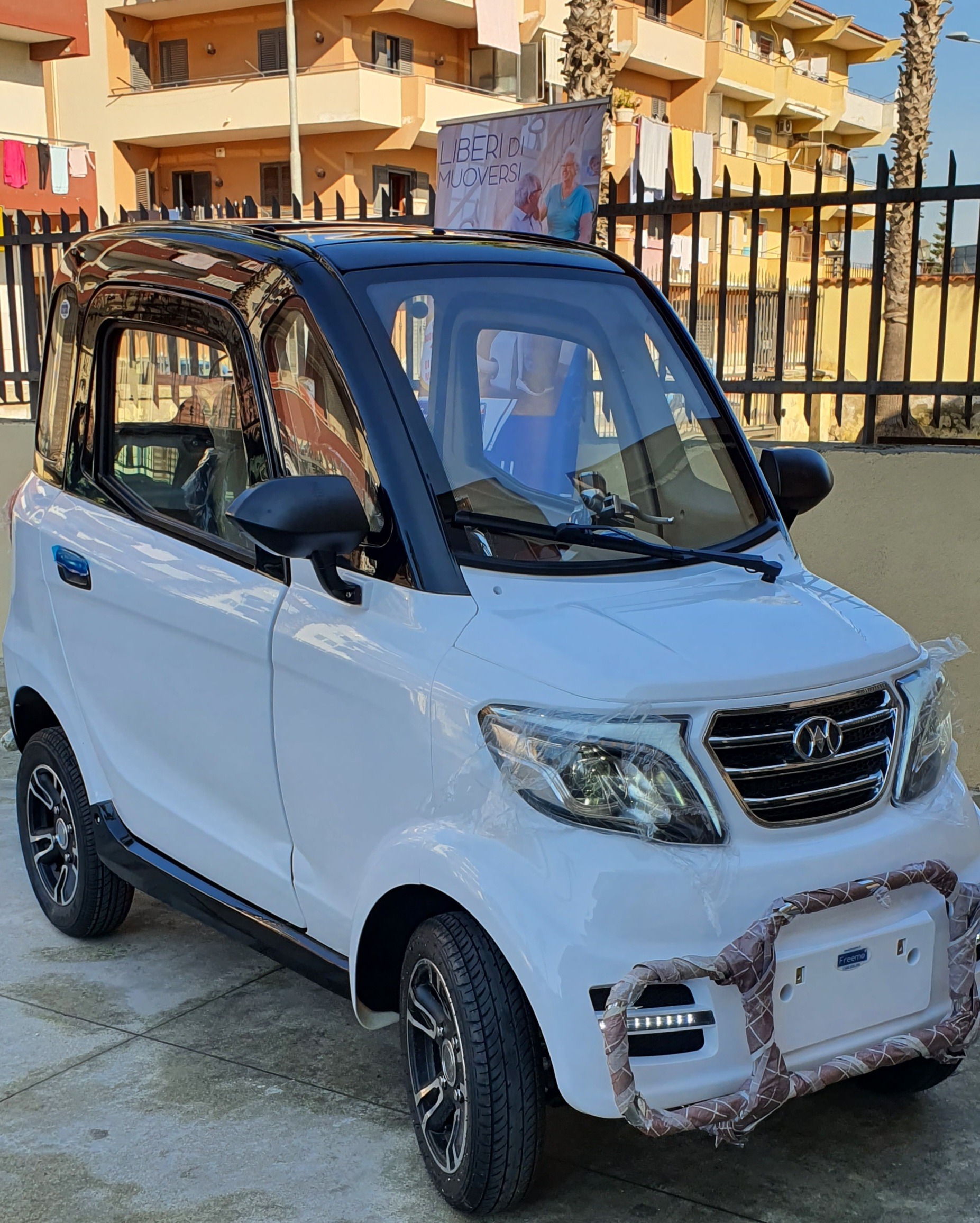 Scooter Scirocco cabinato mini car senza patente - immagine 40