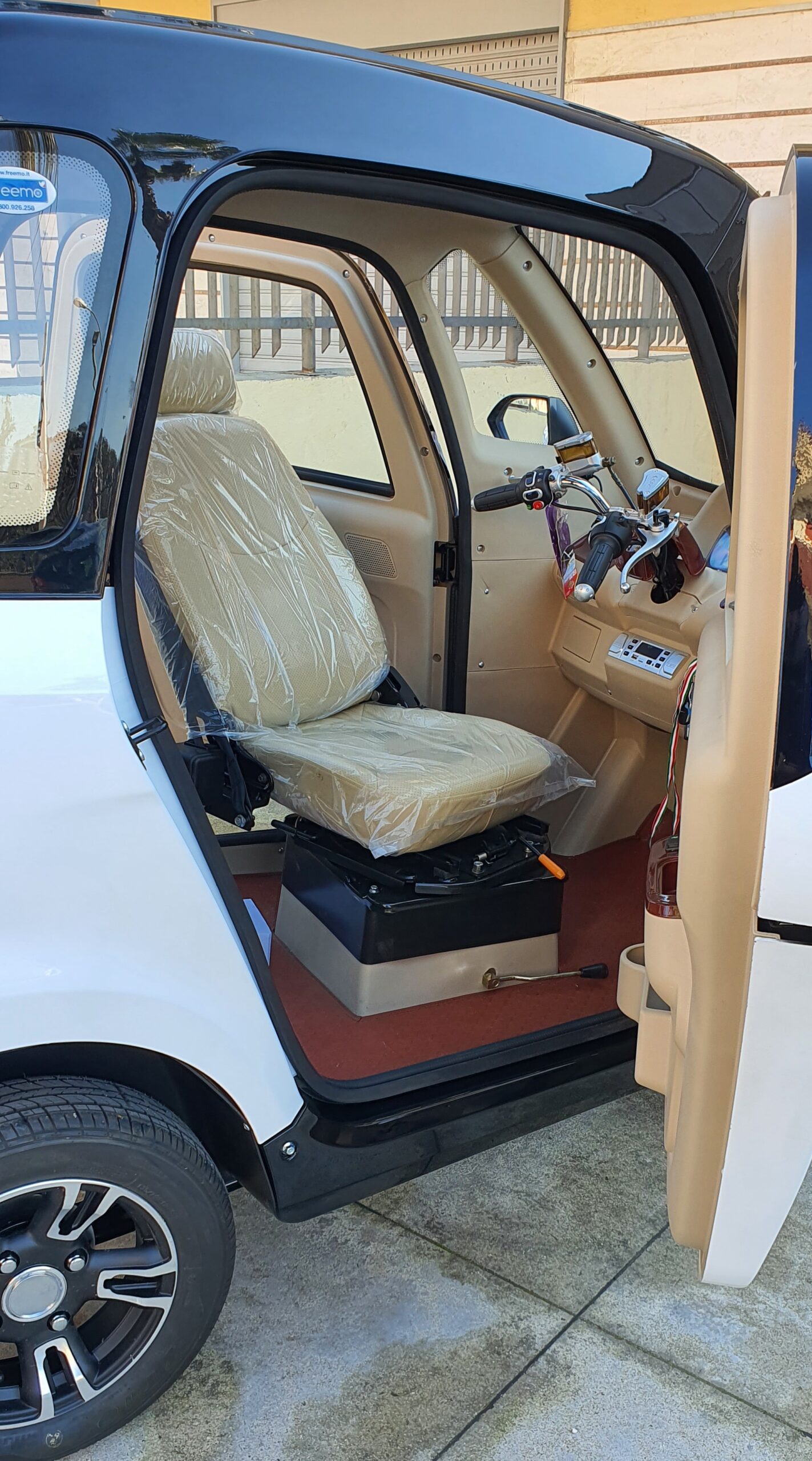 Scooter Scirocco cabinato mini car senza patente - immagine 33