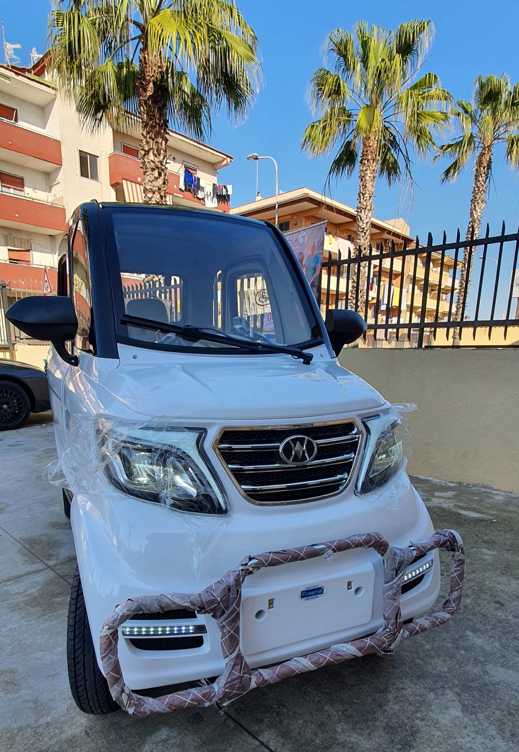 Scooter Scirocco cabinato mini car senza patente - immagine 30