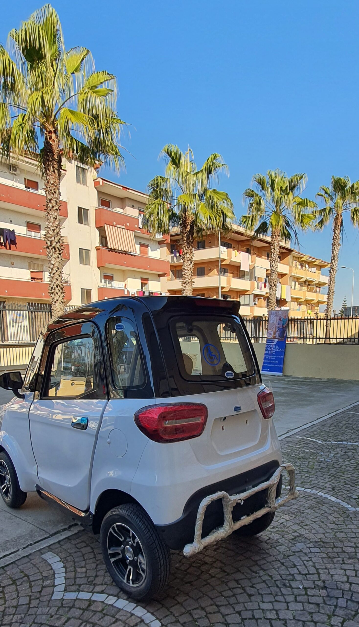 Scooter Scirocco cabinato mini car senza patente - immagine 27