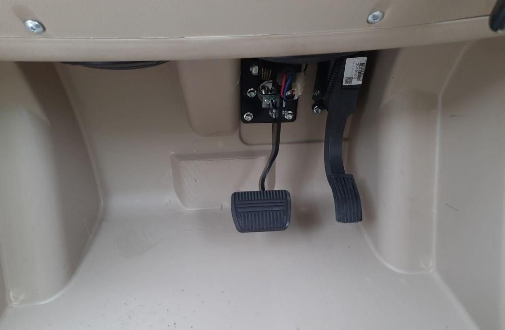Scooter Scirocco cabinato mini car senza patente - immagine 10