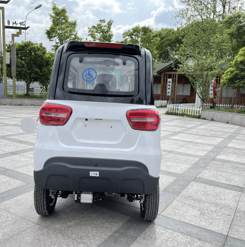 Scooter Scirocco cabinato mini car senza patente - immagine 14