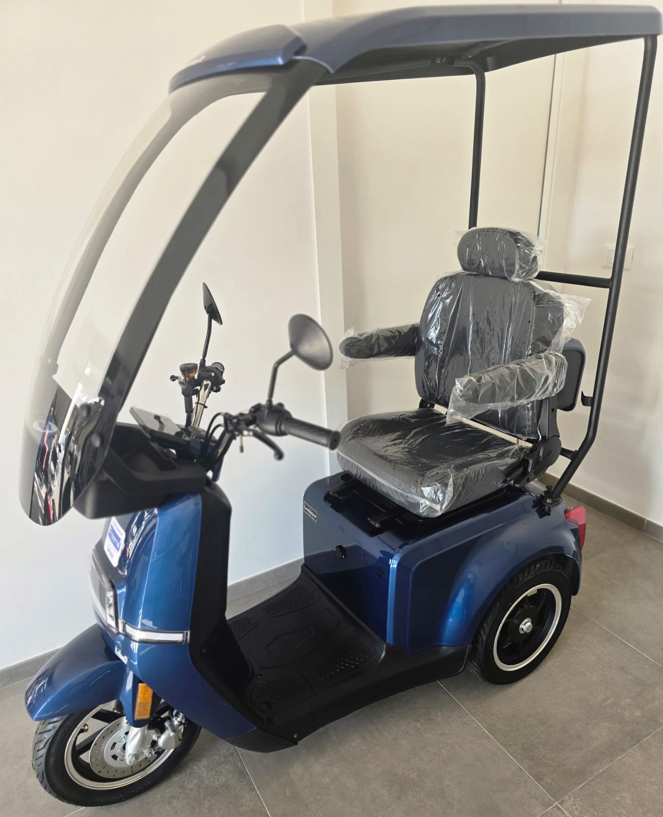 Scooter Freddy con Tettuccio e Parabrezza - immagine 6